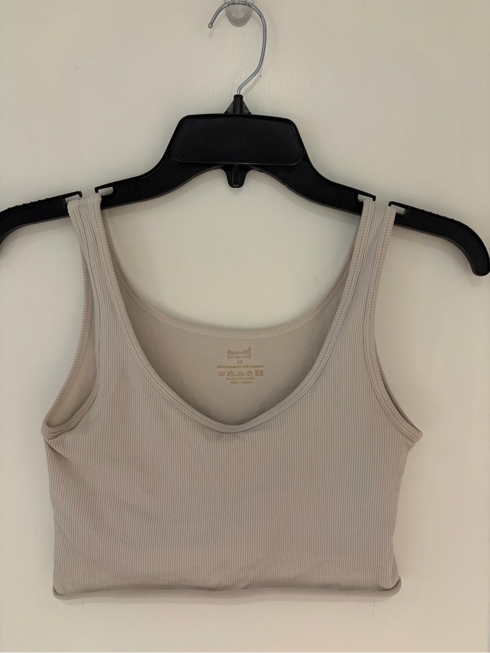 Women’s Medium Pair of Pro-Fit Seamless Cropped Tanks